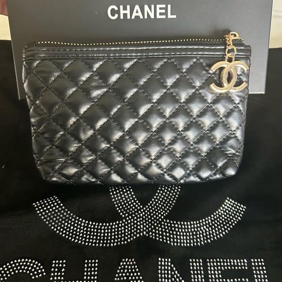 CHANEL VIP GWP Black Mekeup Pouch - Picture 7 of 15